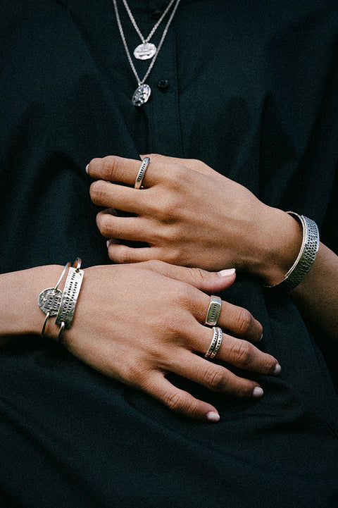 Bague Anneau 'S'Asseoir' Martelé – Atelier Serge Thoraval sterling silver jewelry