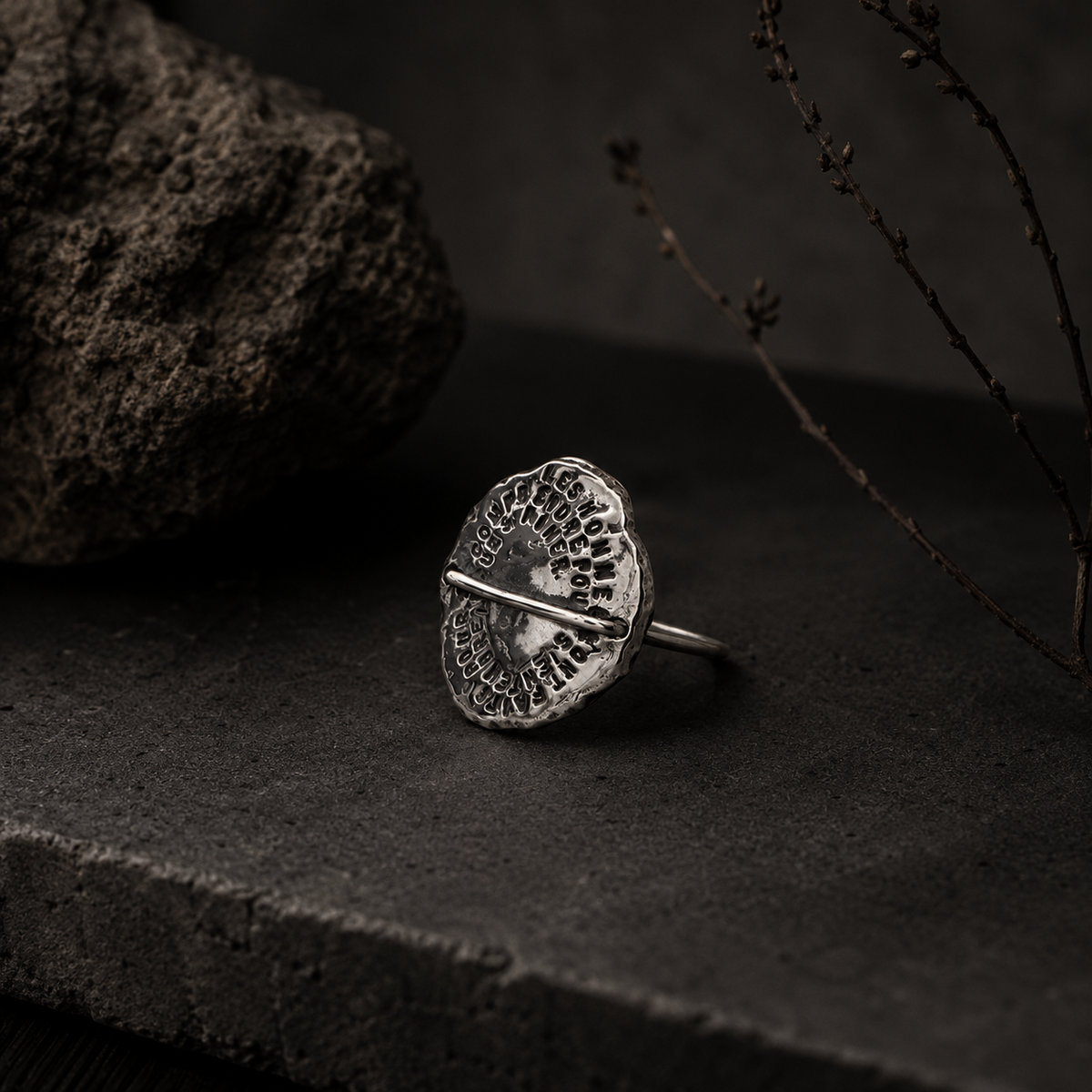Signet Ring "Les Hommes"